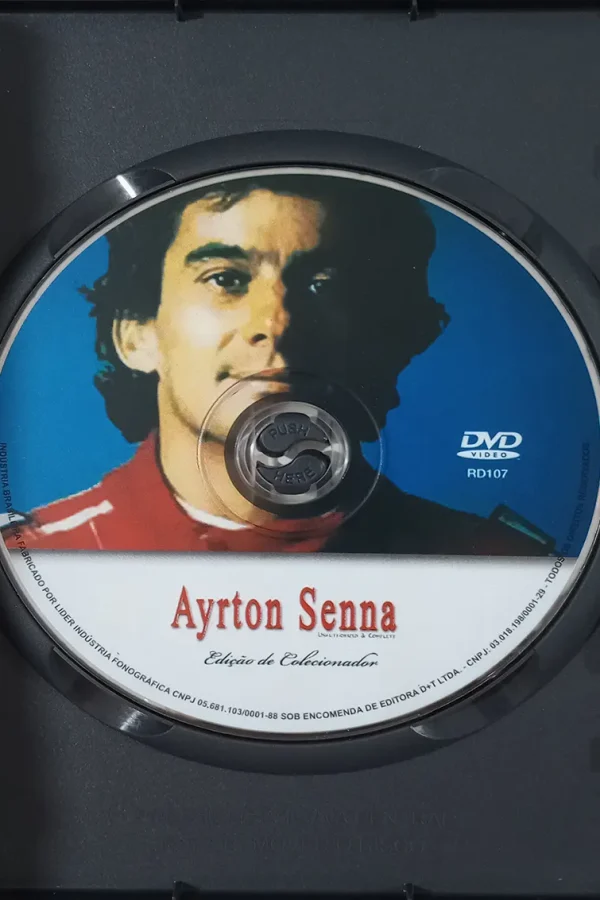 DVD Ayrton Senna – Edição de Colecionador da Cine Art, com foto do piloto e título em destaque no DVD estampado