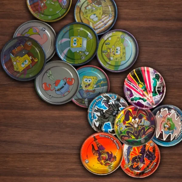 Tazos Metálicos originais colecionáveis dos anos 90, com o bob esponja e Yu gi oh estampados